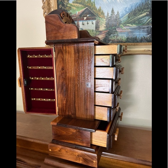 🐎Rare Vintage Large Solid Oak
Hand Carved Horse Lovers
Dream Jewlery Armoire - Picture 10 of 11